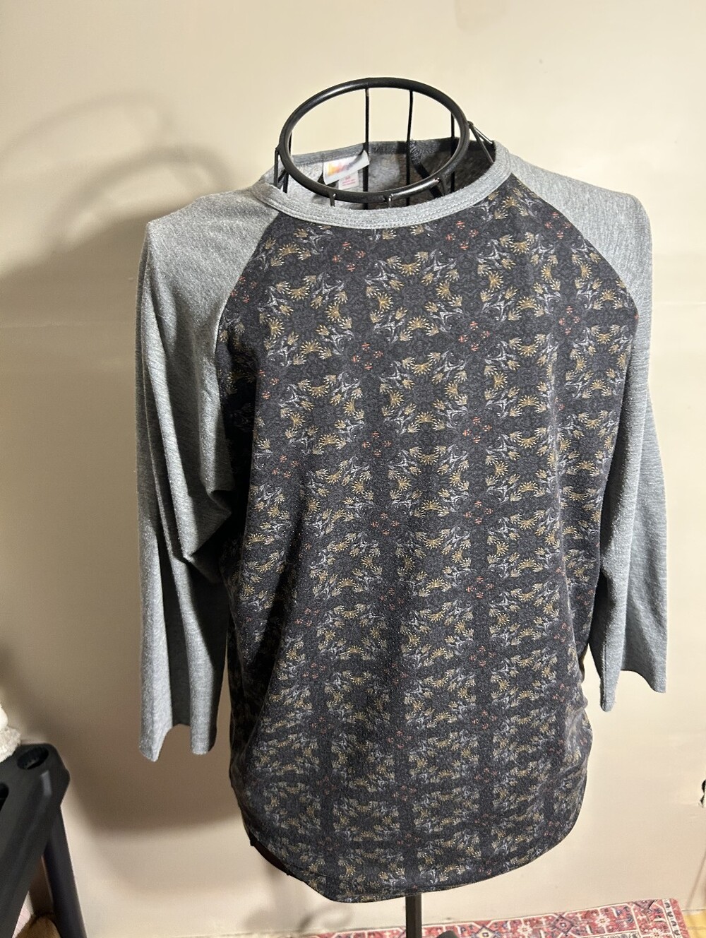 size medium womens 3/4 long sleeve t shirt tee graphic gray lularoe